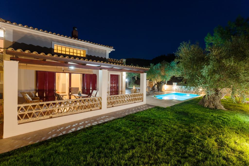 Evalexia Villa - Luxury Villa With Private Pool Near Laganas Perfect For Groups By Villa Mana Gers Каламакион Экстерьер фото
