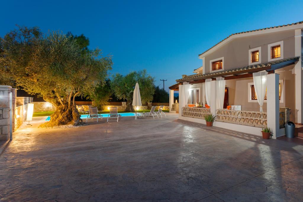 Evalexia Villa - Luxury Villa With Private Pool Near Laganas Perfect For Groups By Villa Mana Gers Каламакион Экстерьер фото